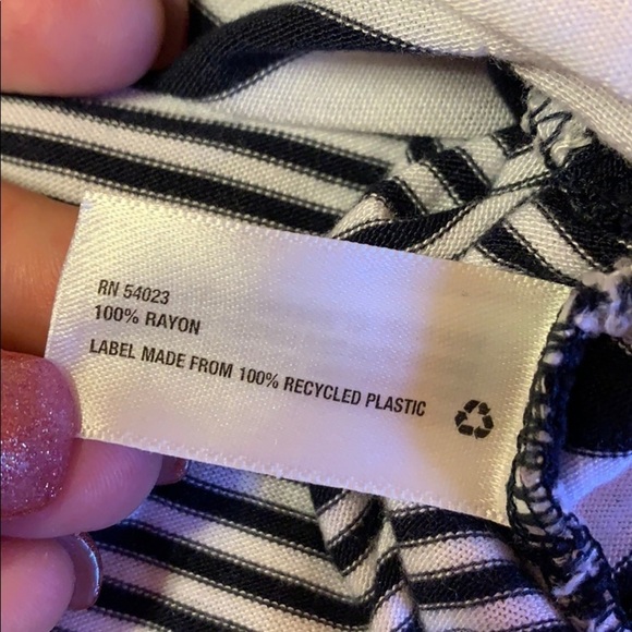 Gap XS Women’s Navy Striped Pocket Tank Top - Picture 6 of 7